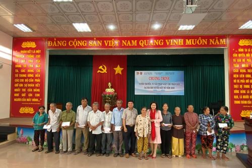 Đoàn Thanh niên Bộ Tư pháp tuyên truyền pháp luật cho nhân dân huyện Đất đỏ