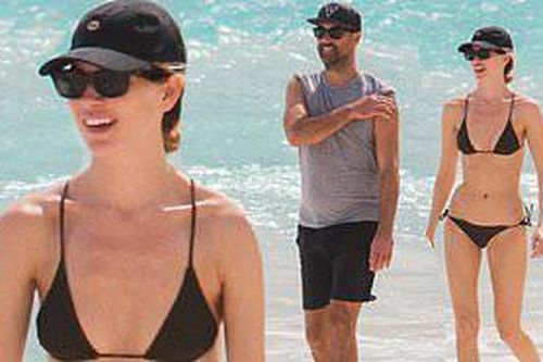 'Thiên thần nội y' Martha Hunt khoe dáng đẹp như tạc tượng với áo tắm nhỏ xíu