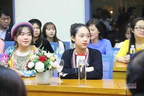 Học sinh Vĩnh Long giành giải đặc biệt cuộc thi 'khắc họa' về thầy cô