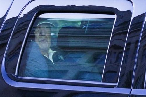 Biểu cảm của Tổng thống Trump khi nhận tin thua ông Joe Biden