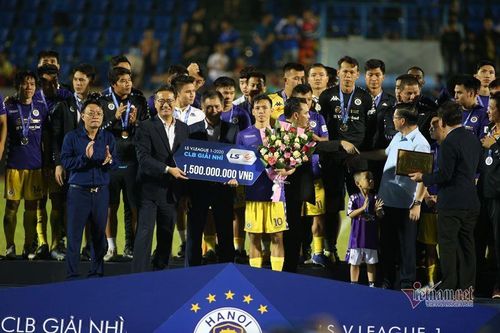 Thắng đậm Quảng Ninh, Hà Nội vẫn thành cựu vương