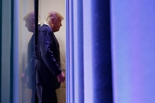 Tổng thống Trump tuyên bố cuộc đua 'còn lâu mới kết thúc' cùng hàng loạt động thái bất ngờ khác