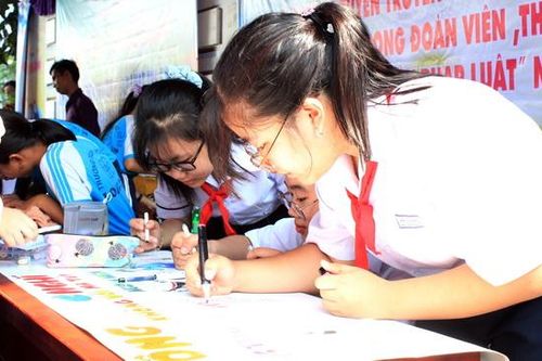 Nhiều hoạt động hưởng ứng Ngày pháp luật Việt Nam
