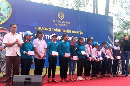 Khu du lịch Tea Bobla Waterfall tổ chức chương trình thiện nguyện