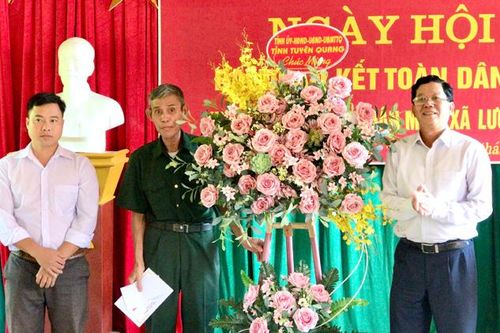 Đồng chí Phó chủ tịch HĐND tỉnh Triệu Kim Long dự Ngày hội Đại đoàn kết toàn dân tộc tại xã Lương Thiện