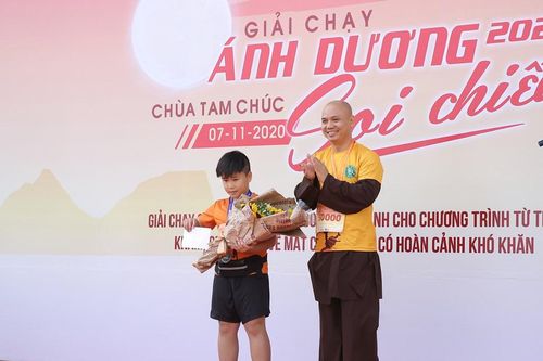 Hà Nam : 'Ánh dương soi chiếu' gây quỹ cho đôi mắt sáng