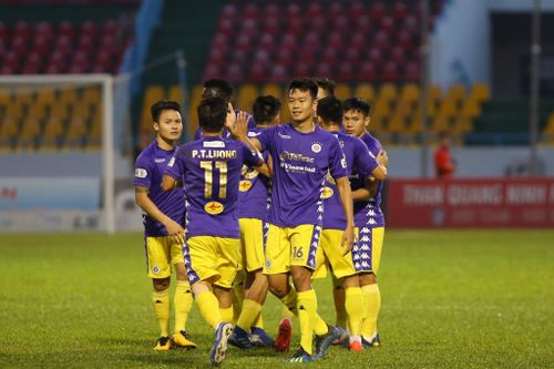 Trực tiếp Than Quảng Ninh 0-4 Hà Nội FC: Quang Hải, Văn Quyết ghi bàn