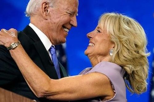 Chân dung người vợ tâm giao kém 9 tuổi của ông Joe Biden: Cô giáo được chính con chồng yêu mến