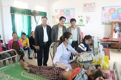 Khám chữa bệnh cho 1.000 dân huyện Thạch Hà, Hà Tĩnh sau lũ