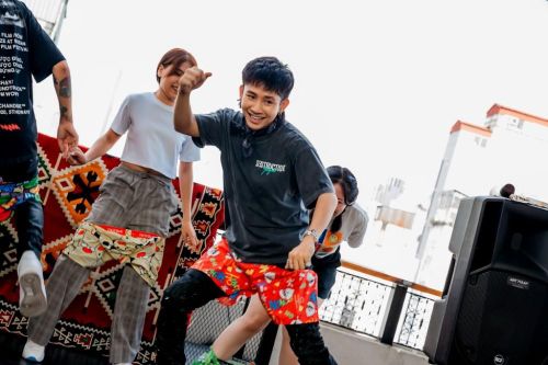 Ricky Star họp fan trước thềm Chung kết Rap Việt, khiêu vũ cùng Lăng LD trên sân khấu