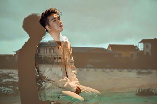 Sau hoạt động gây quỹ, Đàm Vĩnh Hưng hát 'Chị ơi' động viên đồng bào miền Trung