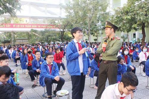 Tuyên truyền, giới thiệu Luật An ninh mạng đến với học sinh