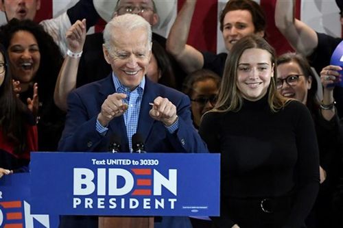 Cháu gái Finnegan - 'vũ khí bí mật' của ông Joe Biden