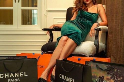 Hẹn hò sugar daddy để sống qua mùa dịch