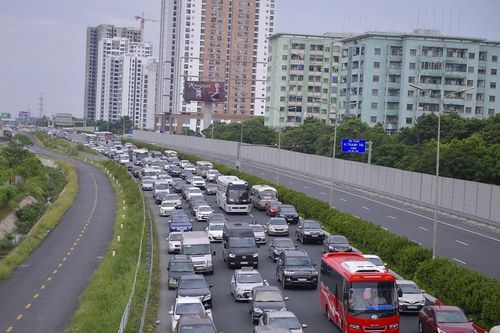 Giao thông cửa ngõ phía Nam: Ùn tắc vì quá tải