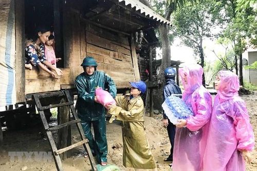 Dự trữ lương thực, thuốc men trên các đảo, khu vực dễ bị chia cắt do mưa lũ