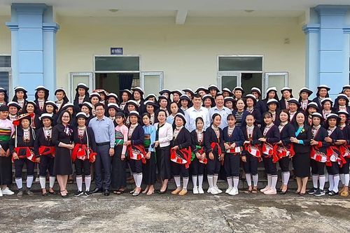 Bảo tồn trang phục truyền thống của người Dao Quần chẹt