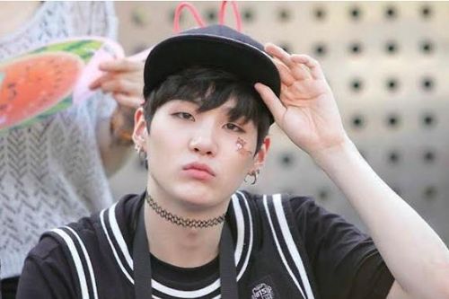 Suga BTS kể kỉ niệm tập luyện tới suýt mất mạng thời mới ra mắt