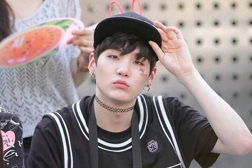 Suga ngạc nhiên và kiệt quệ hồi BTS mới ra mắt