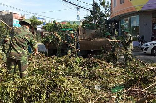 Dồn sức giúp dân khắc phục hậu quả bão, lũ