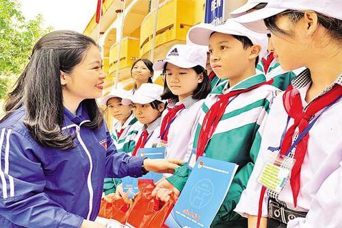 Tuổi trẻ Thủ đô hướng về miền trung ruột thịt