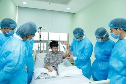 Thành tựu mới của các thầy thuốc quân đội