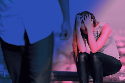 Chồng chuyển cho 'tình cũ' 20 tỷ đồng, vợ có thể kiện ra tòa được không?