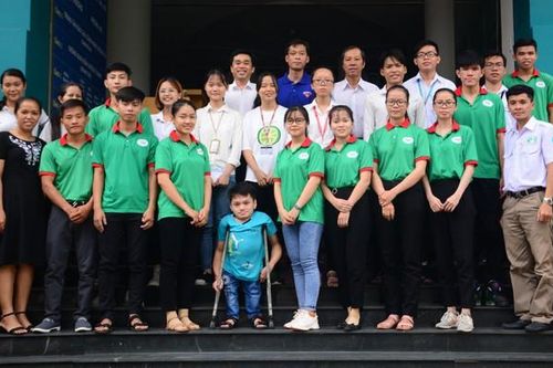 Nhà Văn hóa sinh viên TP. HCM trao học bổng bảo trợ 'Hy vọng'