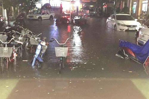 Chống ngập đường Đỗ Xuân Hợp, quận 9, TPHCM: Chưa phát huy hiệu quả