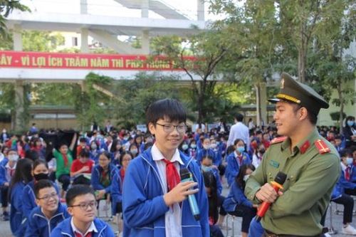 Mạng xã hội nhiều lợi ích nhưng cũng nhiều 'hiểm nguy'