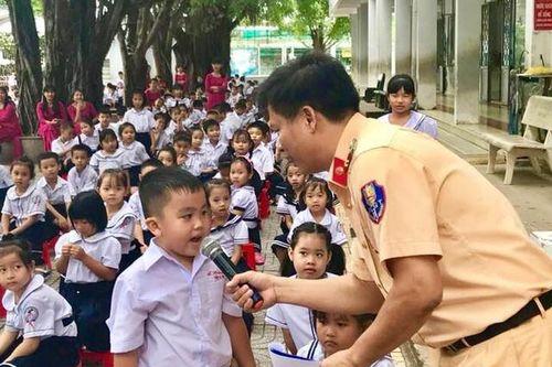 Phổ biến, giáo dục pháp luật trong trường học có vai trò đặc biệt quan trọng