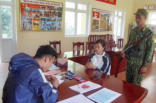 Điện Biên: Bắt giữ một đối tượng nữ giới vận chuyển 1.400 viên ma túy tổng hợp