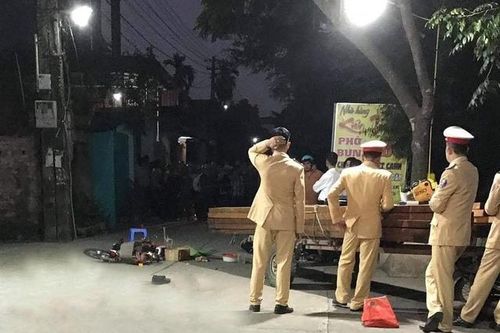 Bé 3 tuổi tử vong khi đi xe đạp điện cùng chị