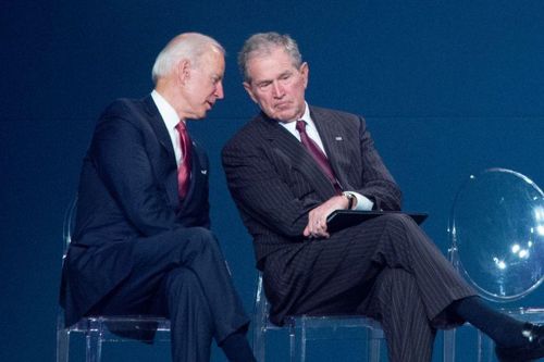 Bầu cử Mỹ 2020: Cựu Tổng thống Bush bất ngờ chúc mừng 'người đàn ông tốt bụng', ông Trump 'khai chiến'
