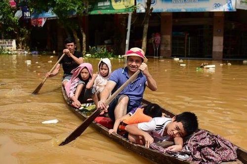 Dự báo thời tiết đêm nay và ngày mai (9-10/11): Bắc Bộ ngày nắng, vùng núi trời rét; Trung Bộ, Tây Nguyên mưa rất to; Nam Bộ mưa to