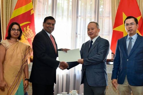Đại sứ quán Sri Lanka tại Việt Nam ủng hộ nạn nhân lũ lụt miền Trung