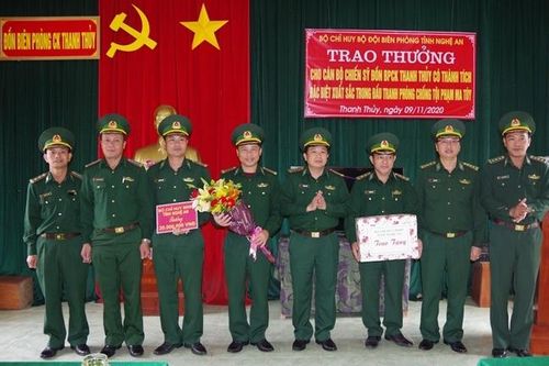 Trao thưởng lực lượng đấu tranh phòng chống tội phạm ma túy