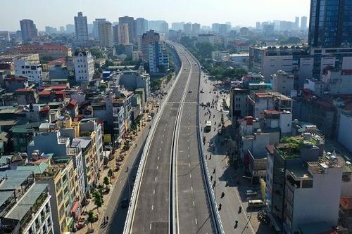 Ngày đầu thông xe cầu cạn Vành đai 2 qua đường Trường Chinh