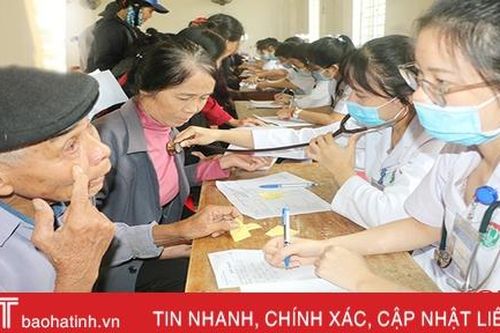 Gần 1.000 người dân Thạch Hà được khám, cấp thuốc miễn phí