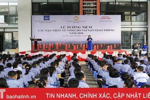 Thầy trò Trường Albert Einstein tưởng niệm nạn nhân tử vong vì TNGT