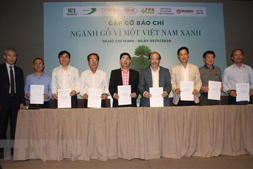 Ký cam kết thúc đẩy phát triển ngành gỗ Việt Nam theo hướng bền vững