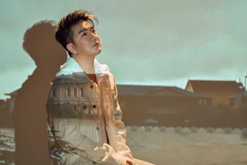 Đàm Vĩnh Hưng liên tục bật khóc trong MV 'Chị ơi' hát tặng đồng bào miền Trung