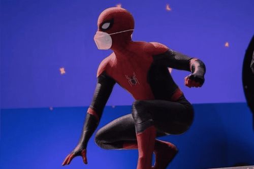Tom Holland tiết lộ hậu trường 'Spider-Man 3': Có là siêu anh hùng cũng phải đeo khẩu trang