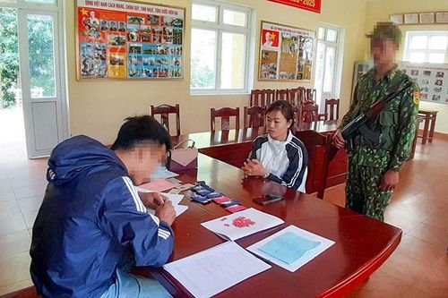 Bắt đối tượng vận chuyển trái phép 1.400 viên ma túy tổng hợp
