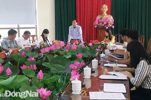 Giám sát việc nêu gương của cán bộ lãnh đạo và đảng viên
