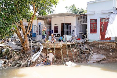 Cảnh báo sạt lở đất và ngập úng tại Nha Trang