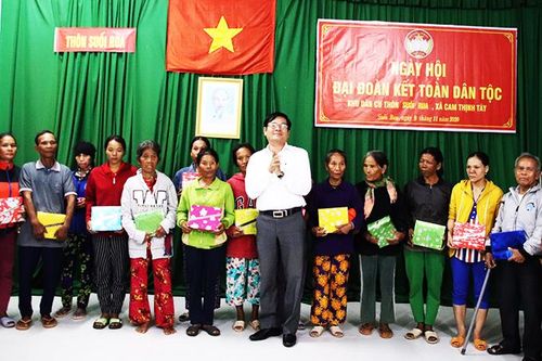 Lãnh đạo tỉnh Khánh Hòa dự ngày hội đại đoàn kết toàn dân tộc tại Cam Ranh
