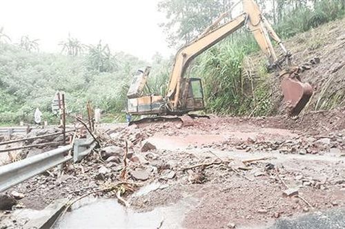 Tập trung nguồn lực, khẩn trương khắc phục hậu quả lũ lụt