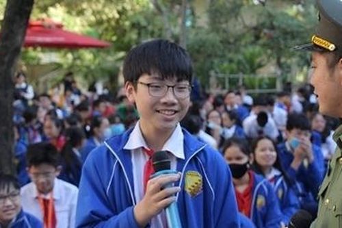 Mạng xã hội nhiều lợi ích nhưng cũng nhiều 'hiểm nguy'