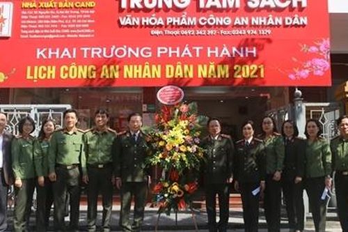 Phát hành Lịch Công an nhân dân năm 2021